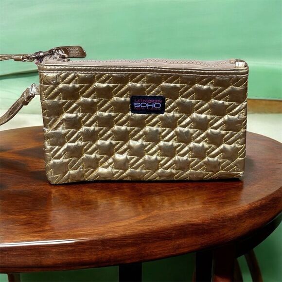 London SOHO New York Gold Metalic Quilted Wristlet/Clutch/Bag Fits a phone EUC - Picture 1 of 5
